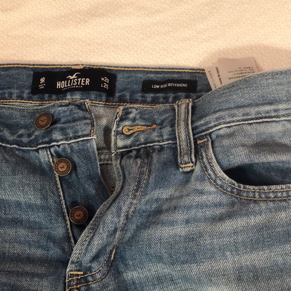 hollister low rise ripped boyfriend jean! - Picture 2 of 4